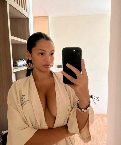 angelprettyy exclusive model image