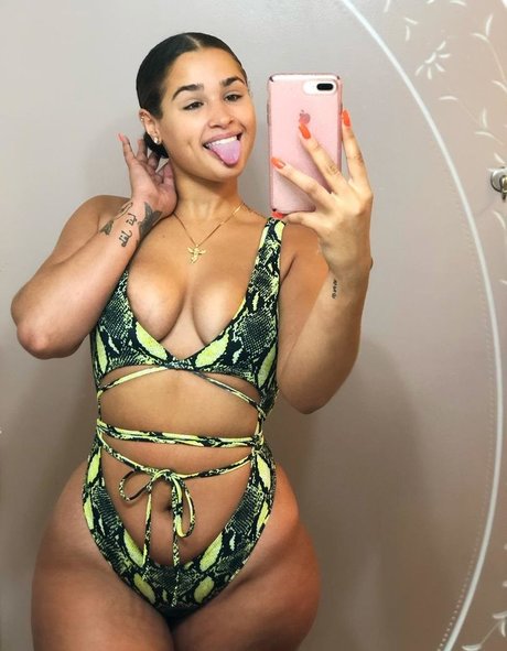 Janaevic exclusive star pics