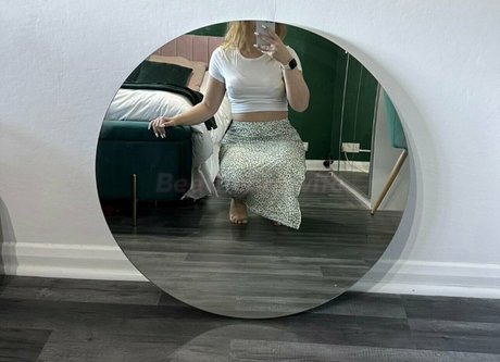 BeeTheHotwife best model img