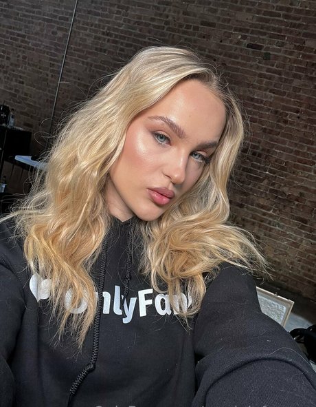 marielafemme hot model gallery