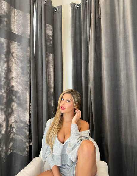 mikahl best model galleries