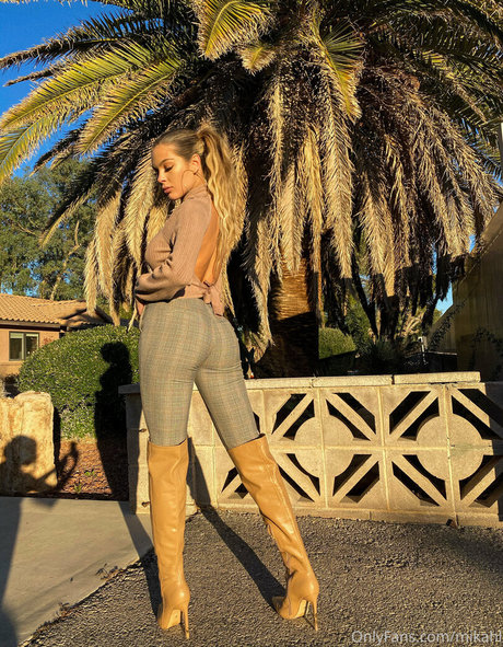 mikahl erotic pornstar photo