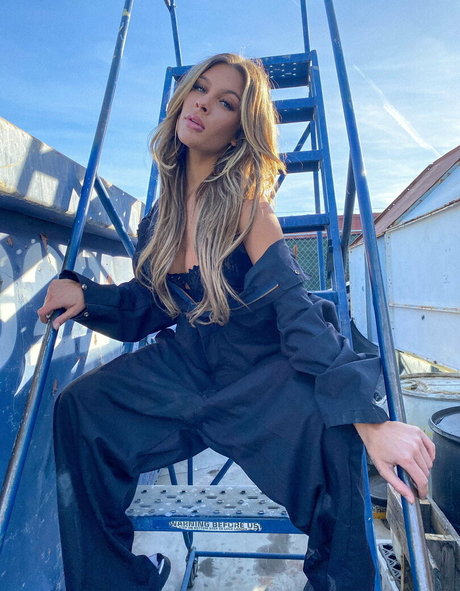 shemale outdoor onlyfans sexy nude gallery