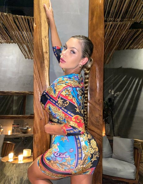 mikahl porn model photo