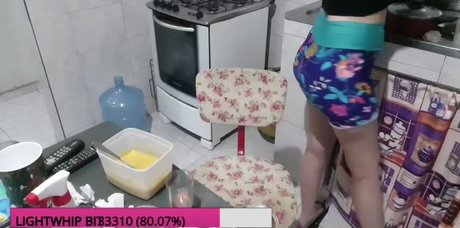 BellaPlays adult model image