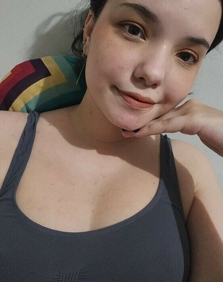 BellaPlays nice actress image