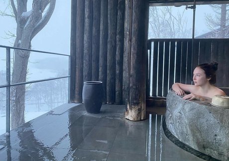 Molly Quinn pornstar free photos