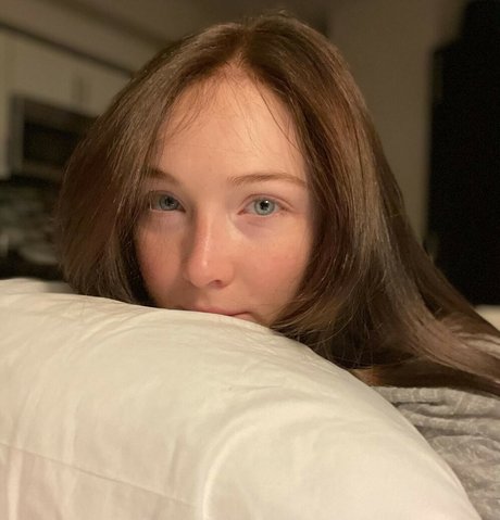 Molly Quinn hot pornstar pics