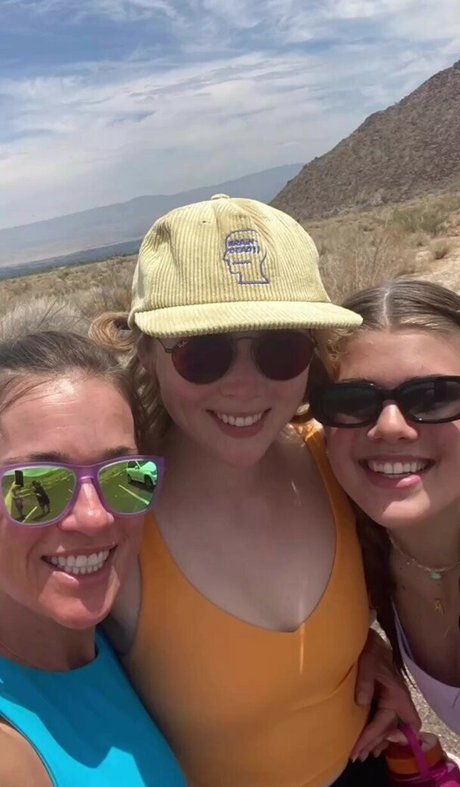 Molly Quinn star exclusive images