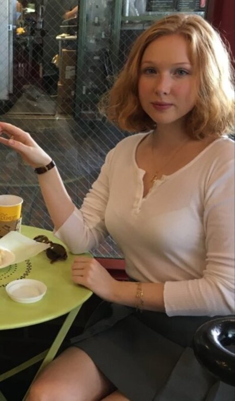 Molly Quinn model top archive