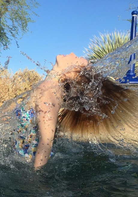 Molly Quinn beautiful star archive