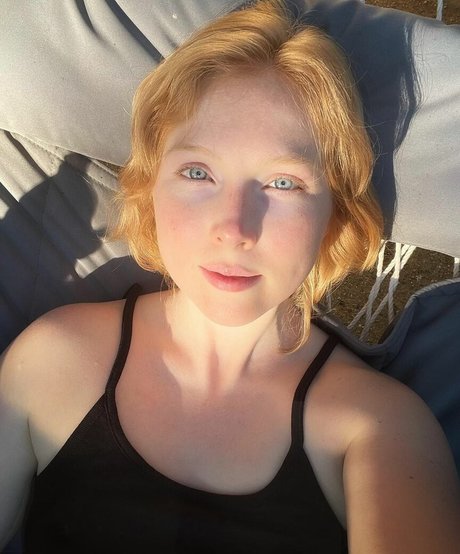 Molly Quinn hot star pics