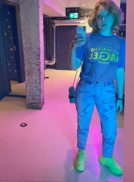 Molly Quinn exclusive star img