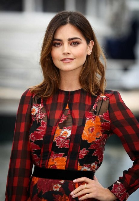 Jenna Louise Coleman hd star pics