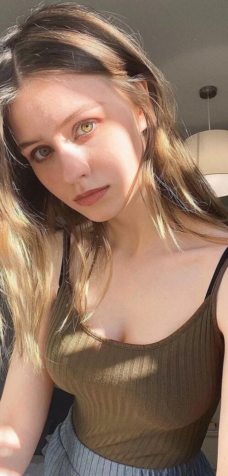 Laura Petrinec pretty star pic