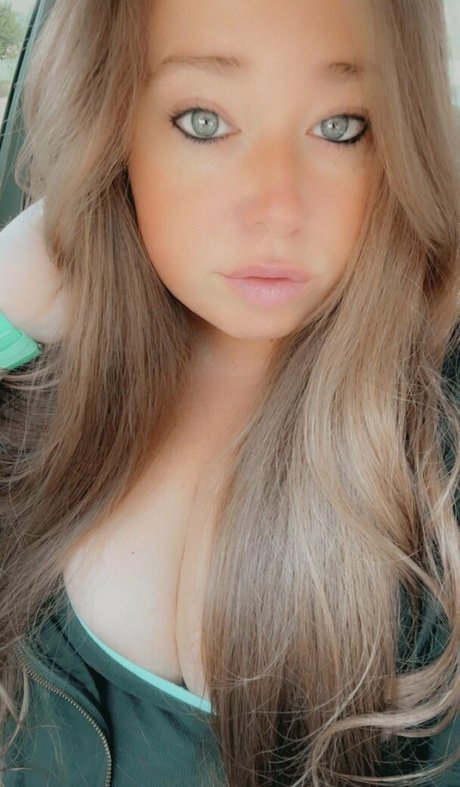 Ivy Mia Photo Gallery