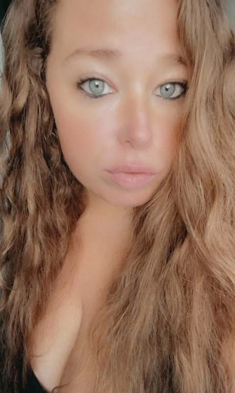 Ivy Mia hd pornstar pic