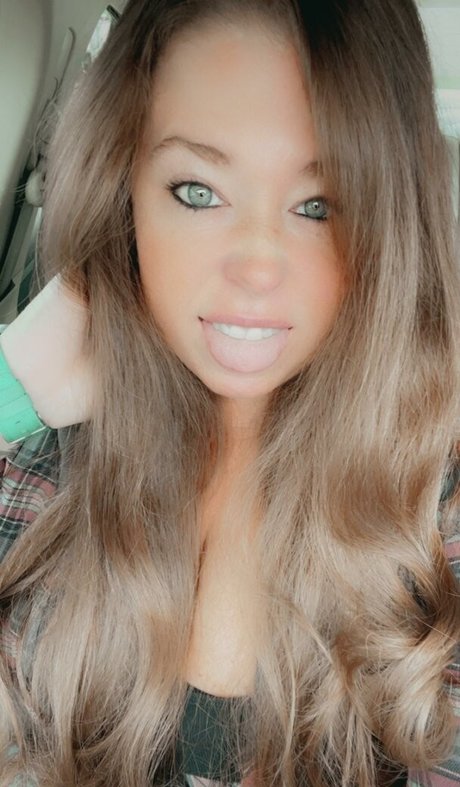 Ivy Mia model high quality image