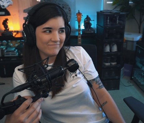 AnneMunition sexy model pictures