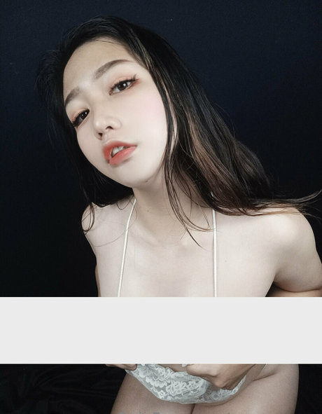 yenyenuwu pornstar nude img