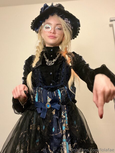 lolafae nude star pics