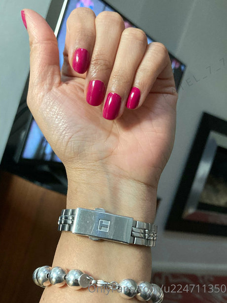 Gujubear nude model photo