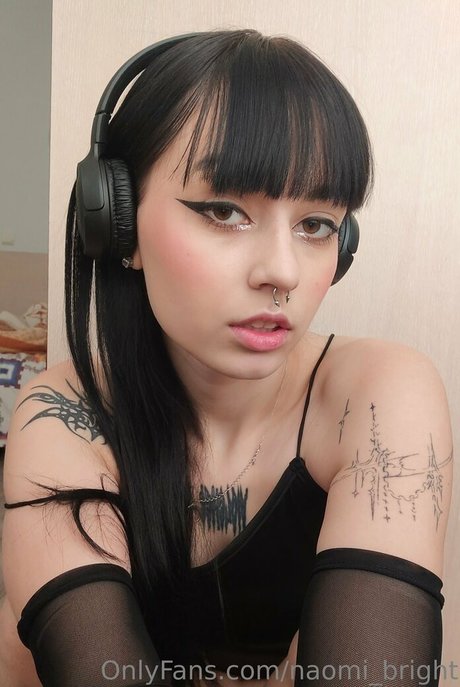 naomi bright adult model galleries