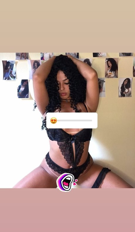 Mirian Gabriela star erotic photo