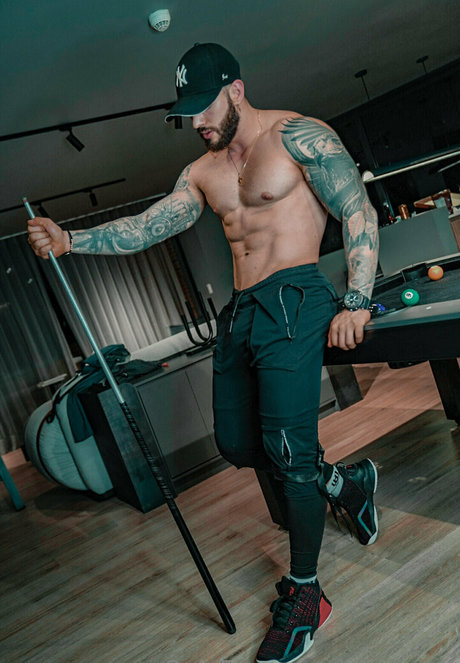 olivercolt pornographic model img