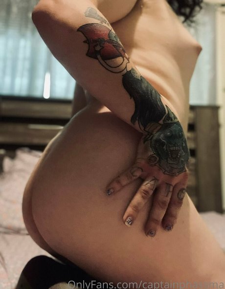 captainphassma model nice picture