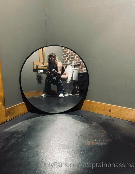 captainphassma adult model picture