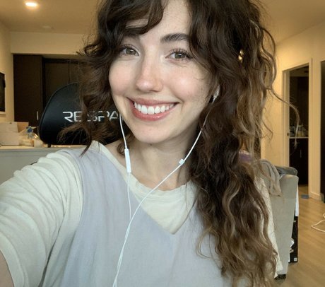 breebunn naked model pic