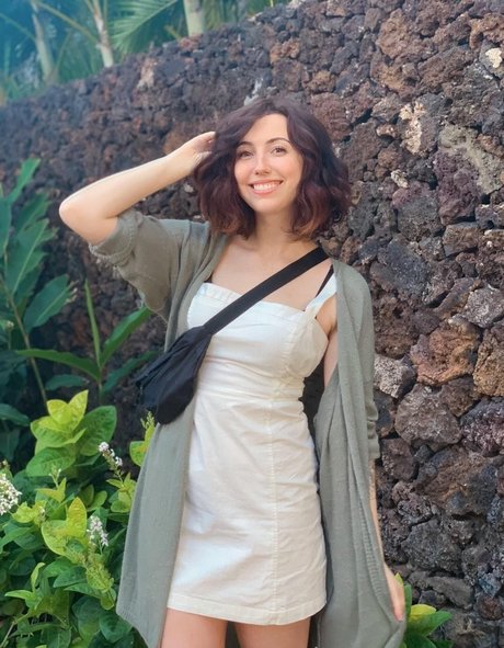 breebunn top star images