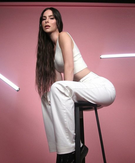 brunette teen onlyfans beautiful xxx picture