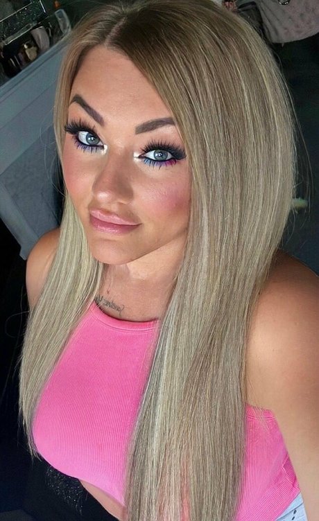 tinkonlyfansxo naked pornstar pictures