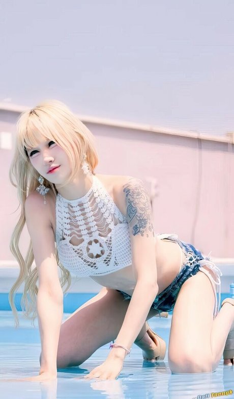 girlcrush tr pornographic model picture