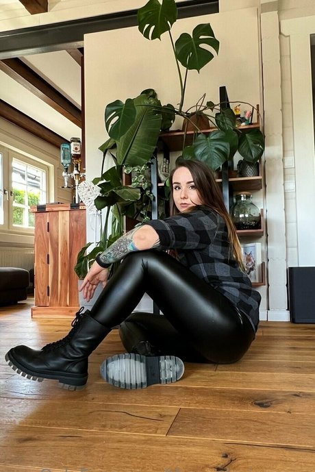 Missrage pornographic model photos