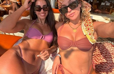 Carlotad26 model top picture