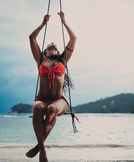 Bea Ortiz model art pic