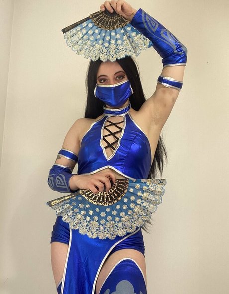 momocoloured best actress picture