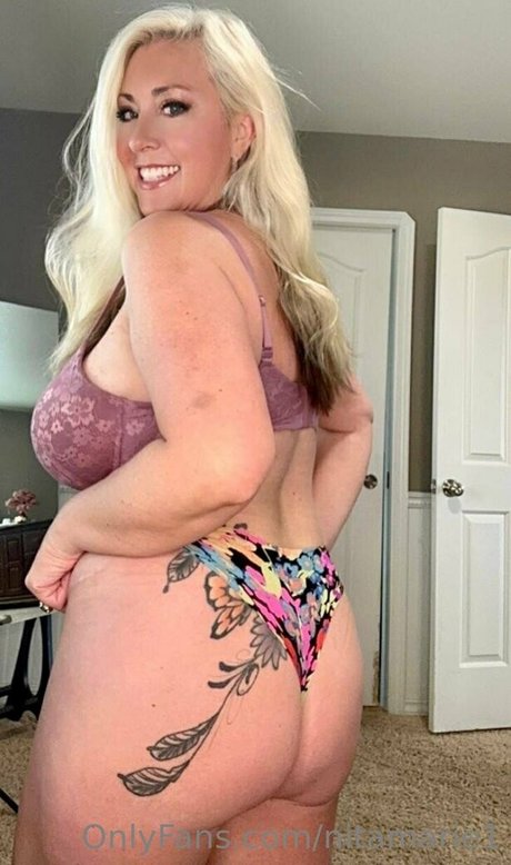 thick latina milf onlyfans hd photos