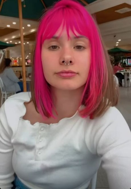 Juliakbarni pornstar pretty pics