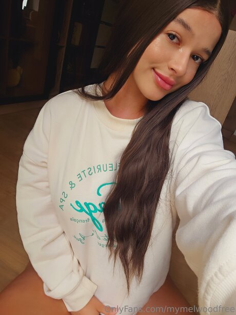 mymelwoodfree nudes model img