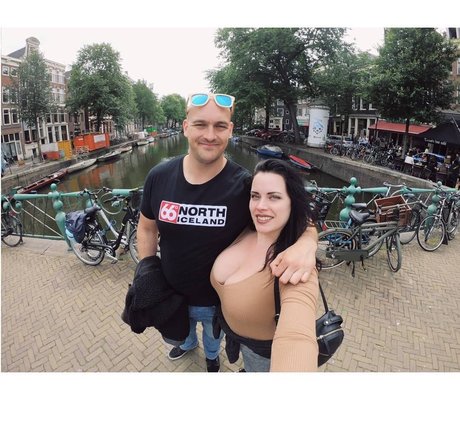 Kinsey Osborn exclusive actress pic