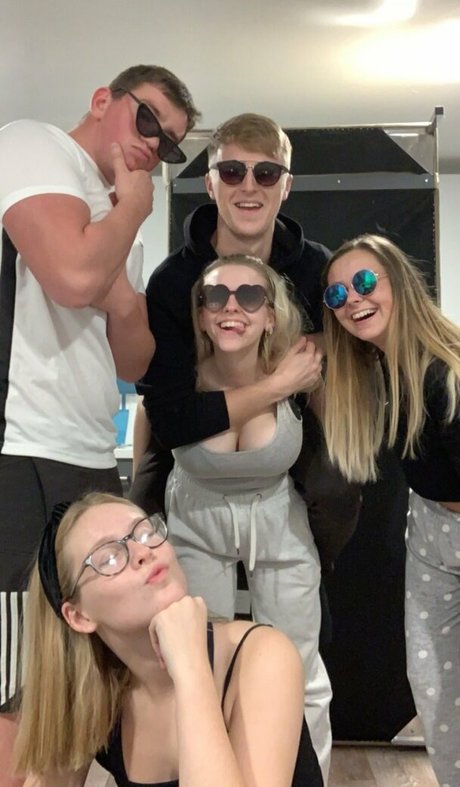 Amber Rose Brightman model top pic