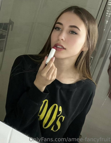 little lisa erotic model pic