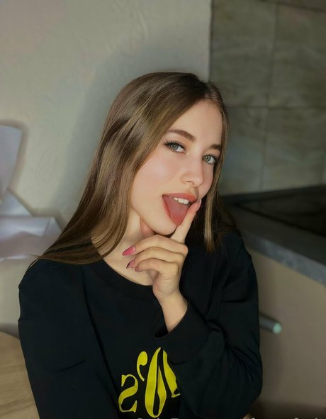 little lisa beautiful actress pic