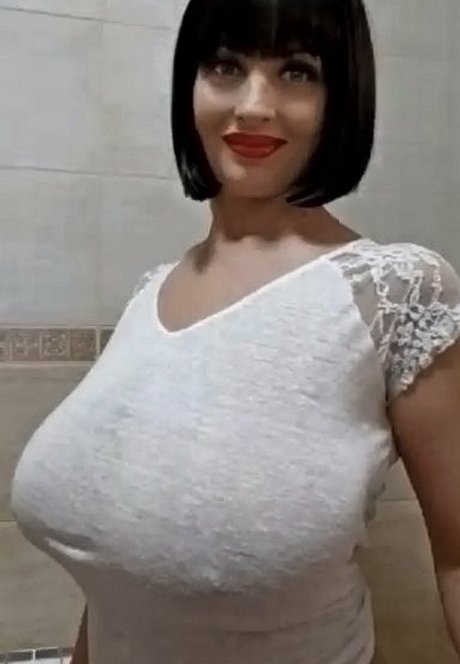 Lisa Bukawski sexy model pic