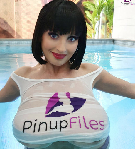 Lisa Bukawski pornstar erotic pic