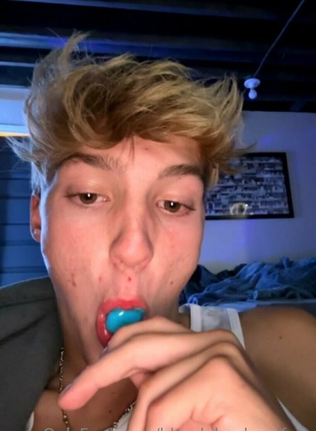 blondeboybradfree model pornographic picture